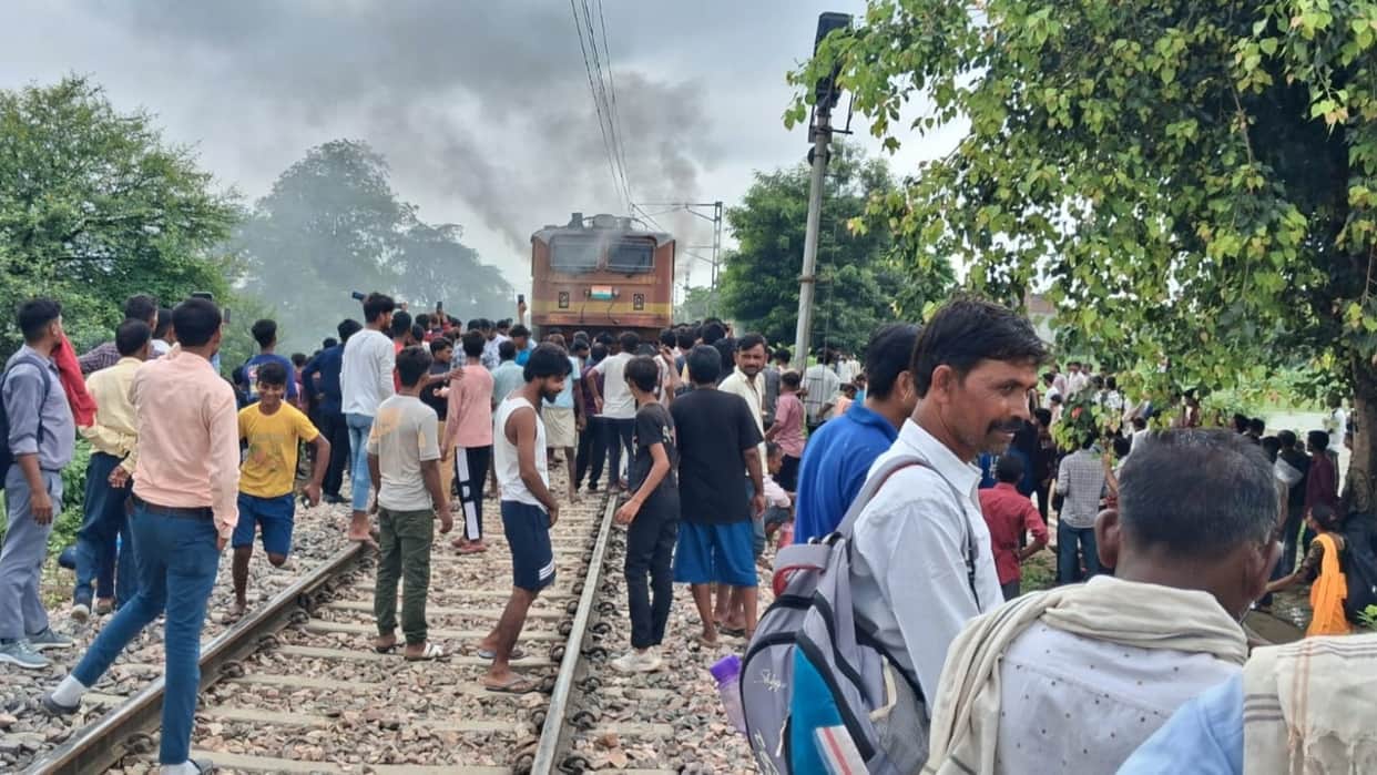 Fire breaks out in the engine of Kasganj-Bareilly passenger train causing panic among passengers