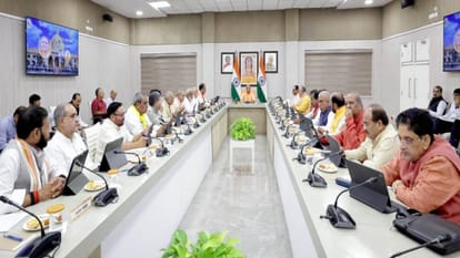 UP: After the cabinet meeting, this picture of both the Deputy CMs of the state is making headlines