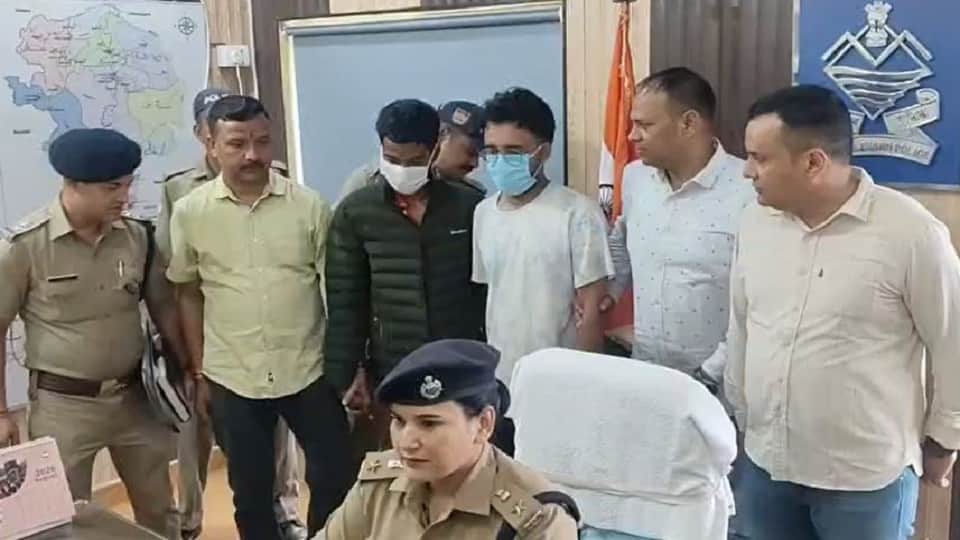 SOG and Lohaghat police arrested two smugglers with hashish in champawat