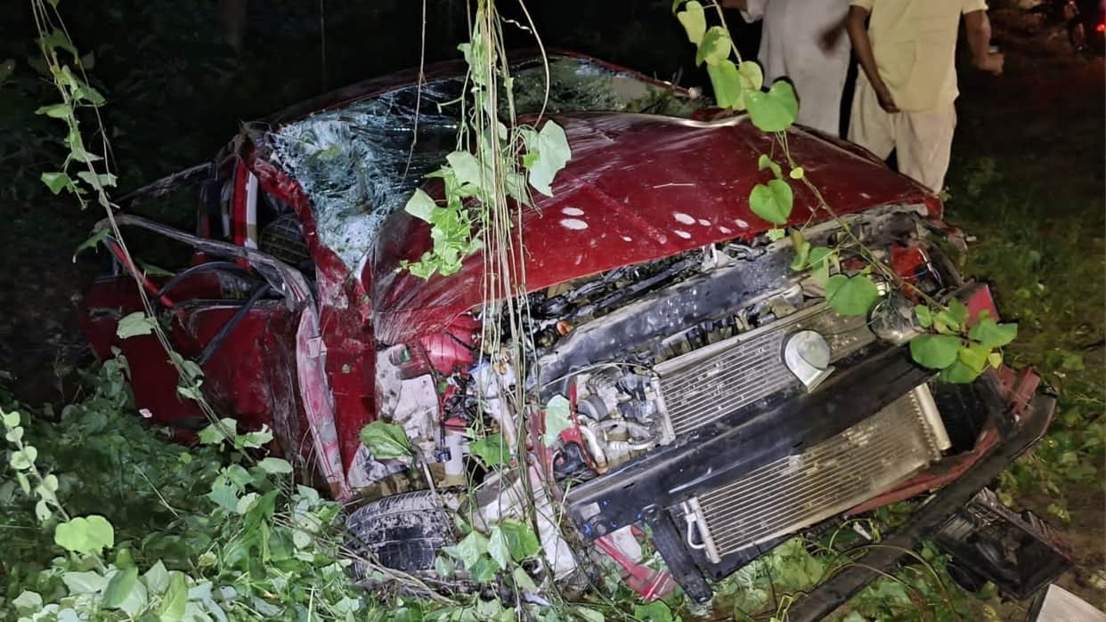 vegetable trader dies due to car overturns after colliding with a bull on Tanakpur Highway in Pilibhit