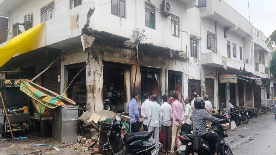 Agra Rain Havoc: Roof Projection Collapses in Trans Yamuna Colony, One Youth Injured