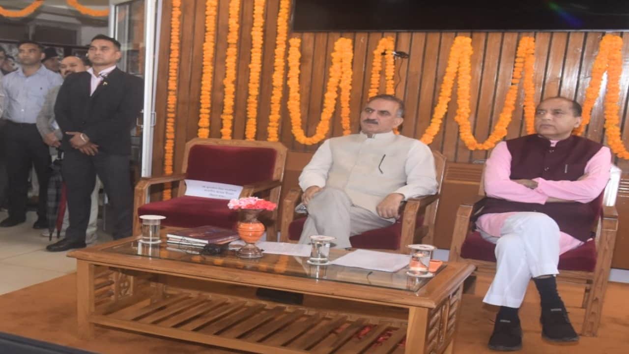 डॉ. वाईएस परमार जयंती समारोह में मुख्यमंत्री और नेता प्रतिपक्ष।