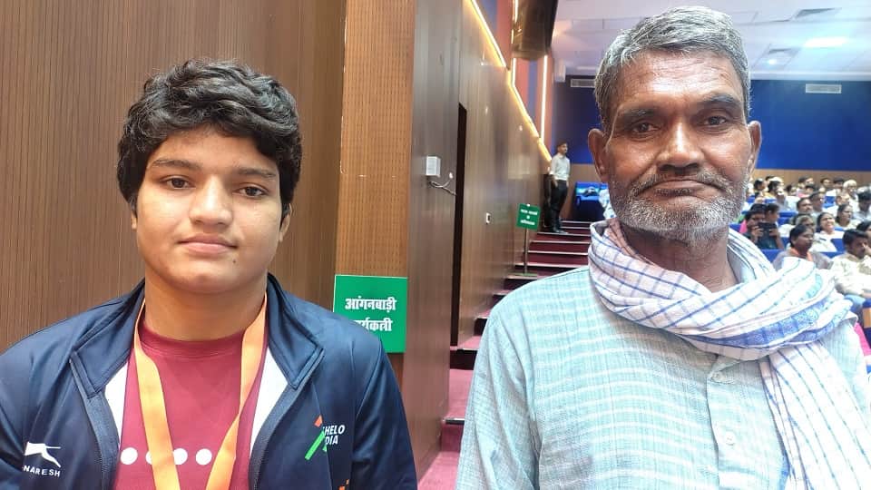 Farmer Sold Two Bighas of Land to Support Daughter’s Wrestling Dream, Gamini Wins Silver at Khelo India Games