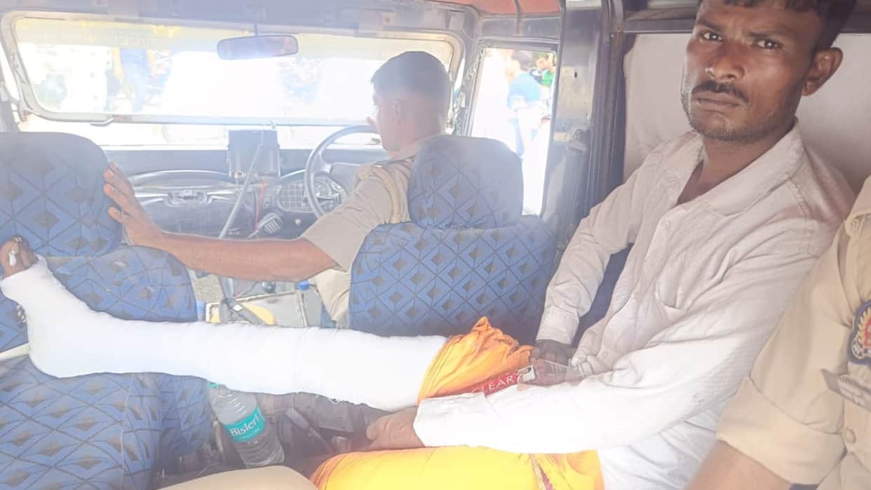 Kingpin of interstate gang of fraudsters injured in encounter five arrested in azamgarh