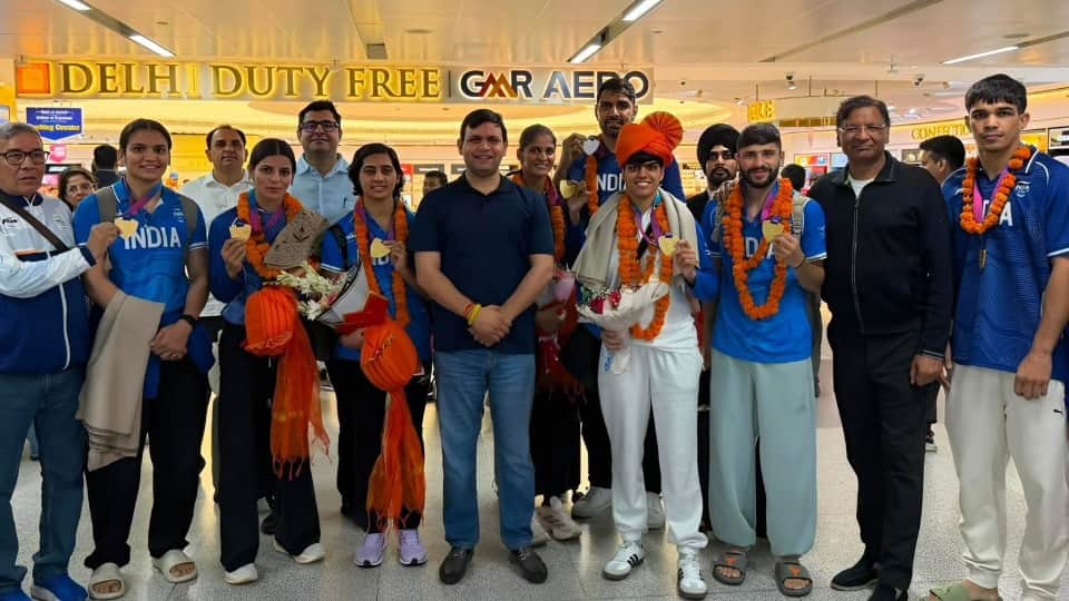welcome for Commonwealth winners of Haryana Minister of Sports Gaurav Gautam receive Delhi Airport