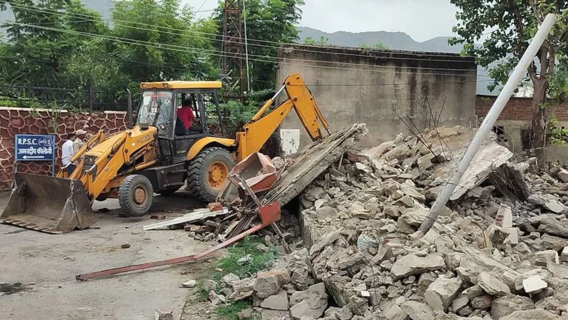 हिस्ट्रीशीटर की जमीन पर एडीए का बुलडोजर एक्शन