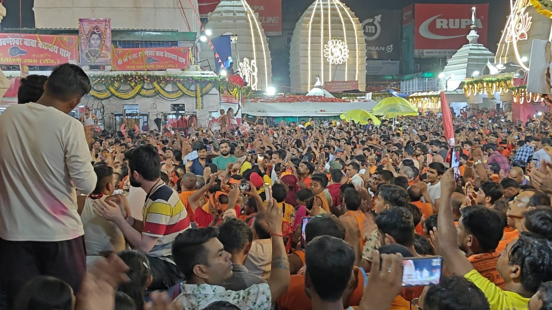 जयघोष से गूंज उठा बाबा बैद्यनाथ धाम