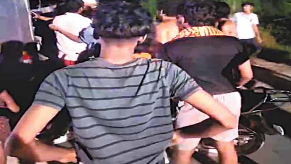 Clash Between Two Groups of Kanwariyas in Meerut, Head Constable Assaulted While Intervening