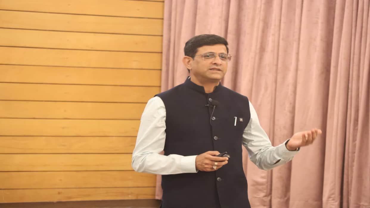 Indore News: Mayor Unveils 4 Year Report Card, Highlights Narmada Phase-IV and Major Infrastructure Projects