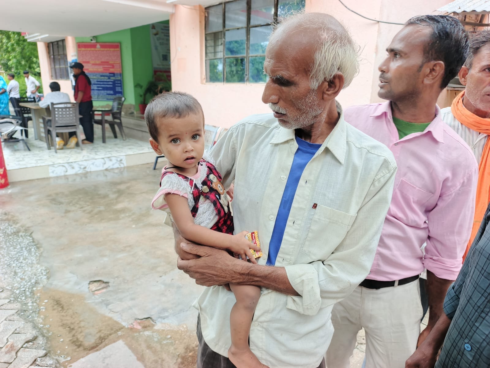 Husband kept trying to pacify his wife inside police station outside lay body of daughter