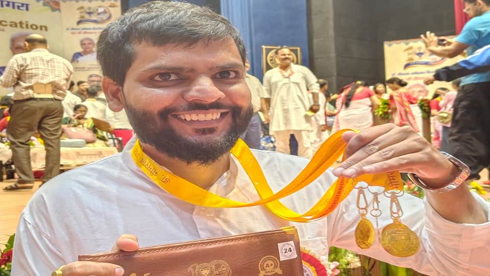 Quit IT Job After Engineering Excelled in Economics: Narendra Wins Four Gold Medals With 9.2 CGPA