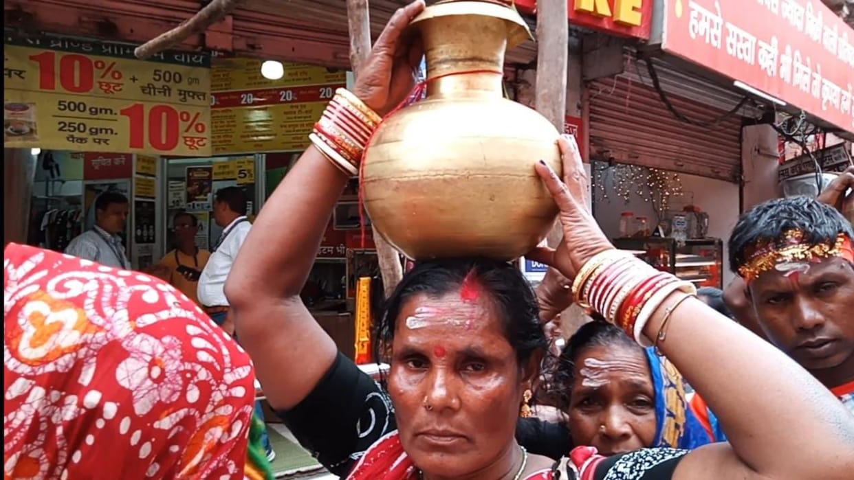 Bawri community of Bengal and fishermen from Odisha performed Jalabhishek of Baba Vishwanath in varanasi