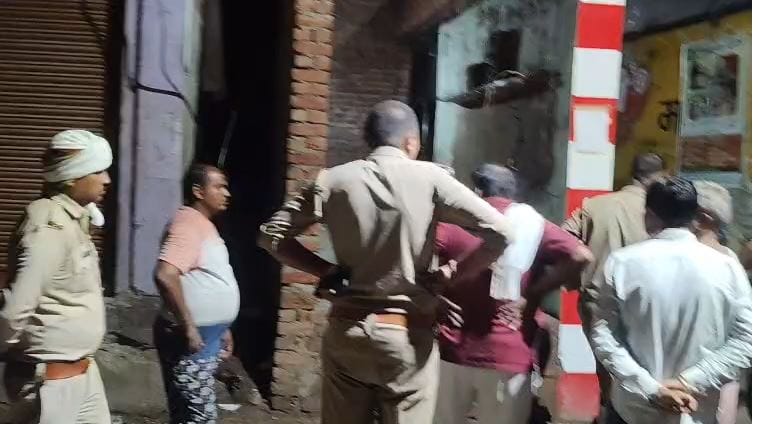 पुलिस मौके पर पहुंची