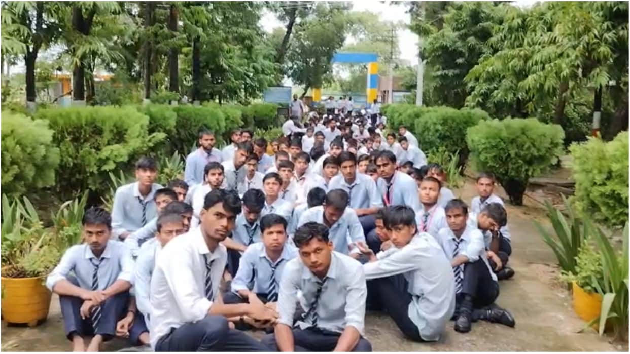 Gen Alpha students protest at Shahjahanpur Navodaya School