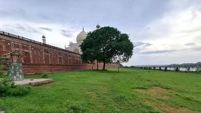 ताजमहल के पीछे बने इसी बाग़ के मामले में सुप्रीम कोर्ट में सुनवाई हुई