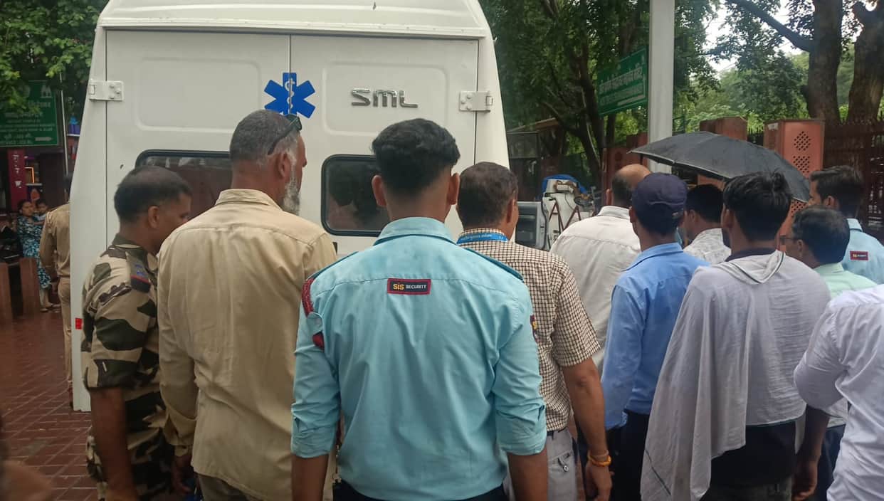 ASI Employee Dies While on Duty at Taj Mahal, Collapses Suddenly and Dies in Hospital