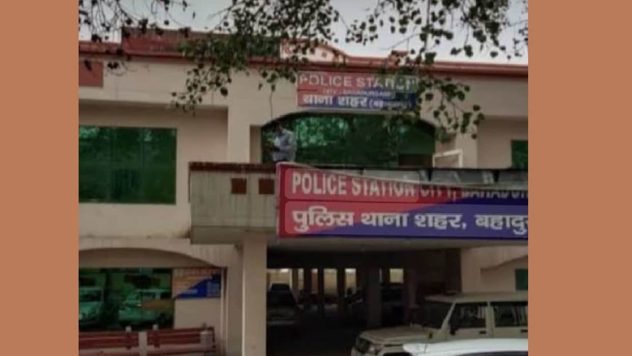 Factory manufacturing counterfeit engine oil busted in Bahadurgarh MIE Part-A