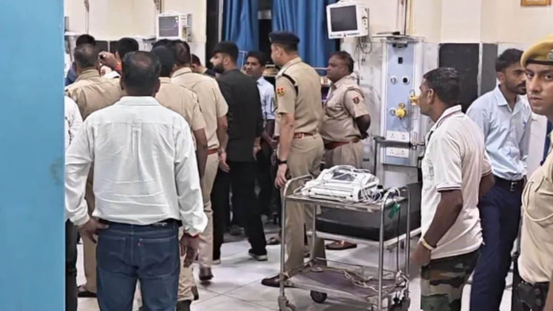 थाना प्रभारी को इलाज के लिए अस्पताल ले जाया गया