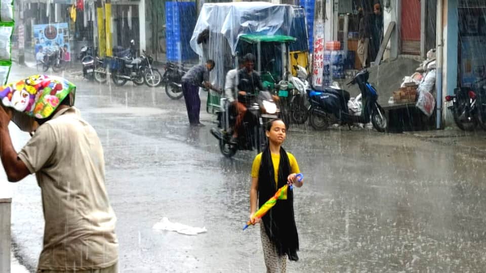 West UP Weather: Rain in Several Districts, Humidity Persists in Meerut, Kanwar Yatra Affected