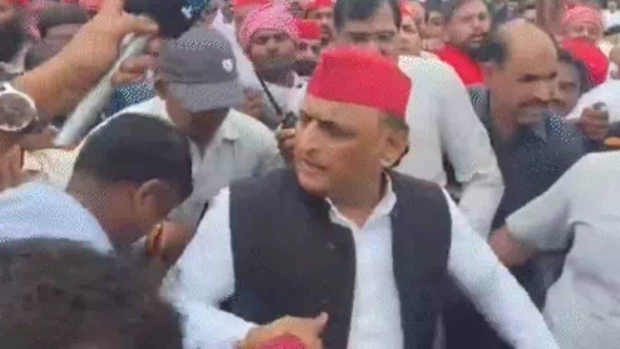 UP: SP holds show of strength on Janeshwar Mishra's birth anniversary; Akhilesh says 'P' in PDA stands for 'Pa