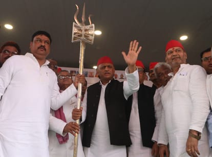 UP: Before the elections, Akhilesh Yadav staked his claim on the Ayodhya seat, telling Pawan Pandey at a Brahm