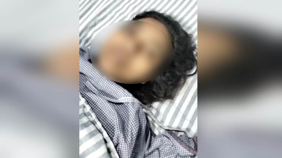 अस्पताल में भर्ती छात्रा