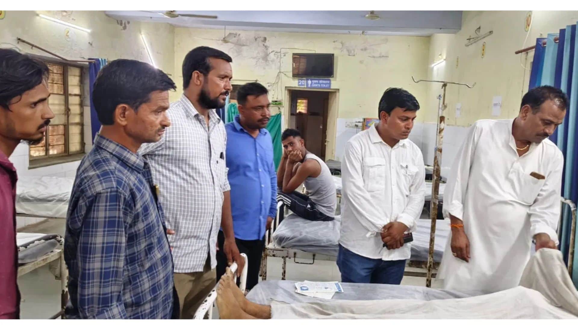 अस्पताल में मौजूद परिजन