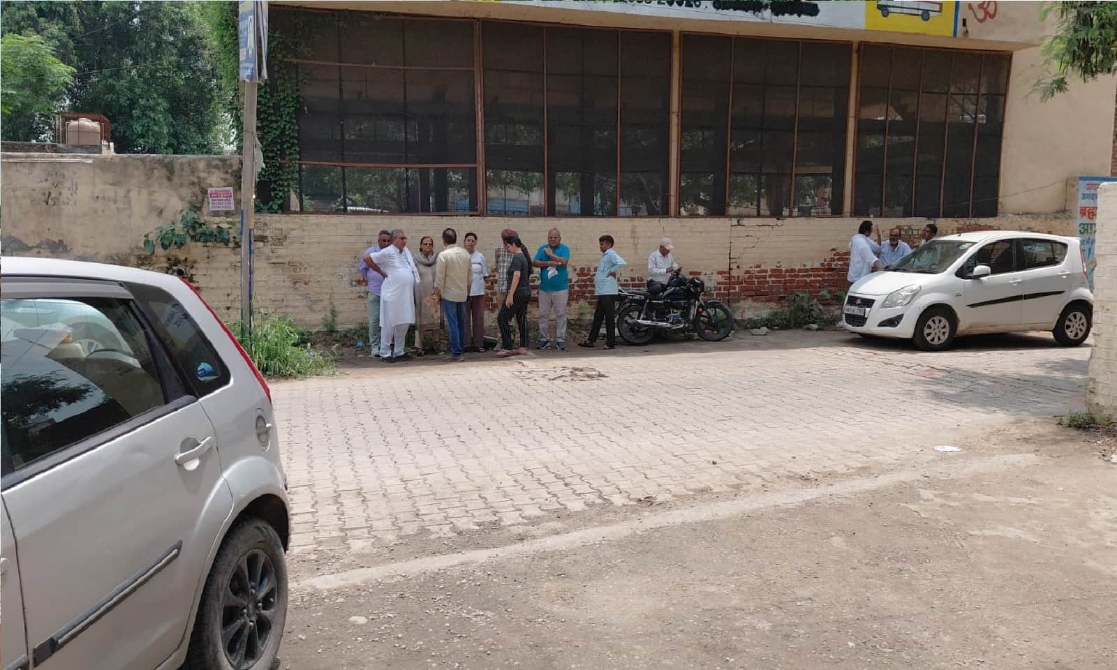 अस्पताल में पहुंचे परिजन