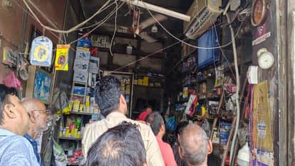 UP: Murder in Meerut; body brought in an e-rickshaw and dumped in the middle of the road in broad daylight