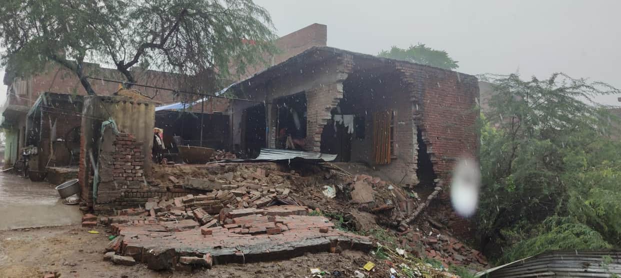 Firozabad: House Collapses Like a House of Cards After Rain, Family Escapes Unhurt