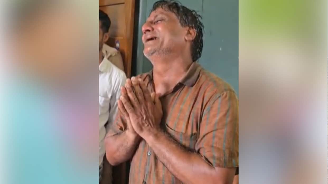 Attendant attempts self-immolation by dousing himself with petrol during prayer