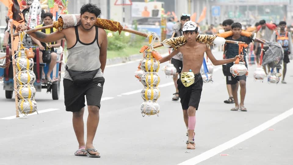 Meerut Weather Today: People distressed by sultry heat, Kanwariyas drenched in sweat; here is the forecast