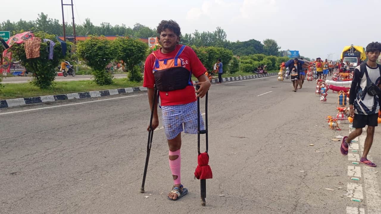 Kanwar Yatra 2026 Inspiring Stories of Devotion Soldier Carries Mother and a Divyang Devotee Faith Haridwar