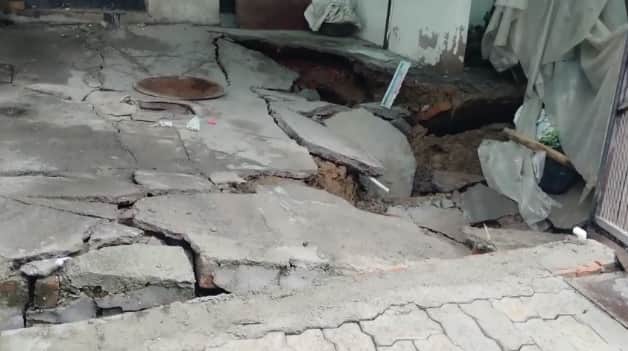 Kanpur Basement of  Parv Punj Apartment in Naveen Nagar caves in cracks appear residents vacate flats