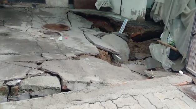 Kanpur Basement of  Parv Punj Apartment in Naveen Nagar caves in cracks appear residents vacate flats
