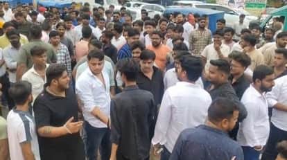 Kanpur Ajay Thakur was seen welcoming the BJYM state president;  he appeared alongside his associates
