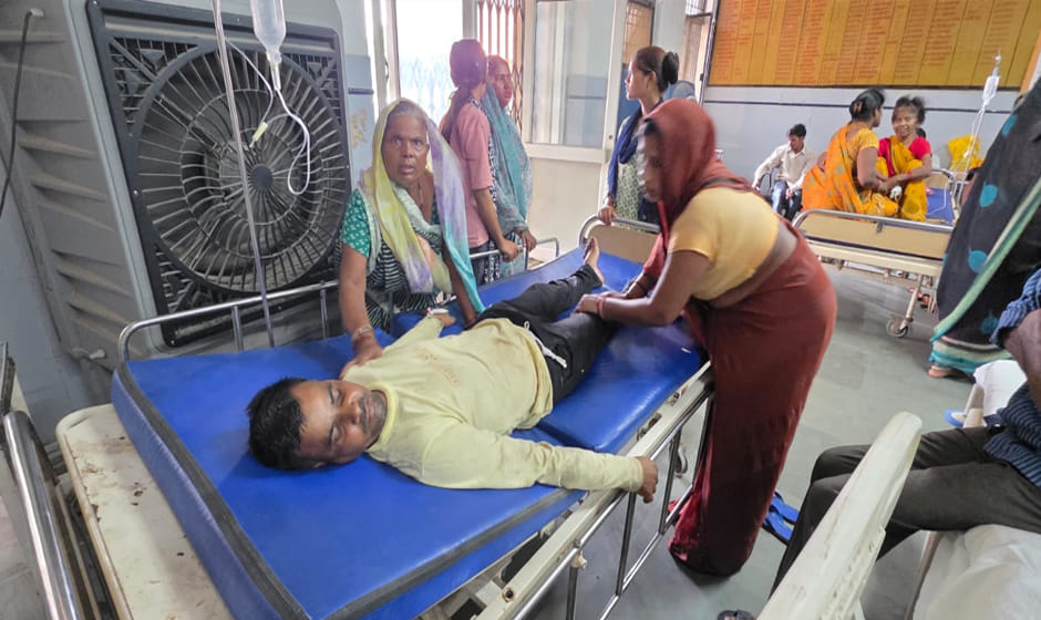 Kanpur Dehat: Youth dies of electrocution while installing a tin shed at a workshop; colleague suffers burns