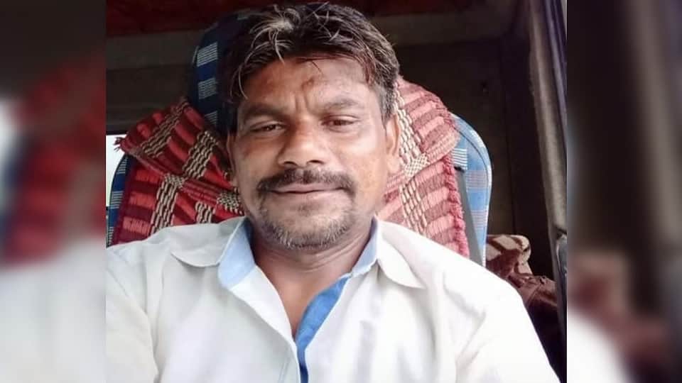 Body of auto-rickshaw driver found hanging from a tree in Ghaziabad's Masuri police station area