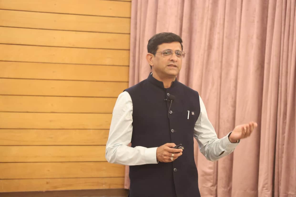 Indore News: Mayor on the distance from Vijayvargiya—rebukes from elders are like lessons; the question of bei