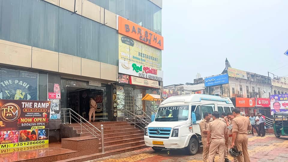 LIU and Local Police Raid Barista Cafe at Nand Plaza Over Complaints of Suspicious Activities