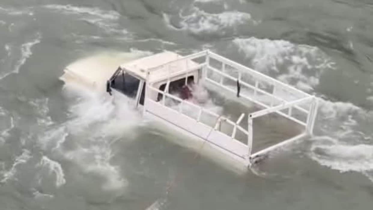 shimla rohru bolero pickup falls into pabbar river driver safe