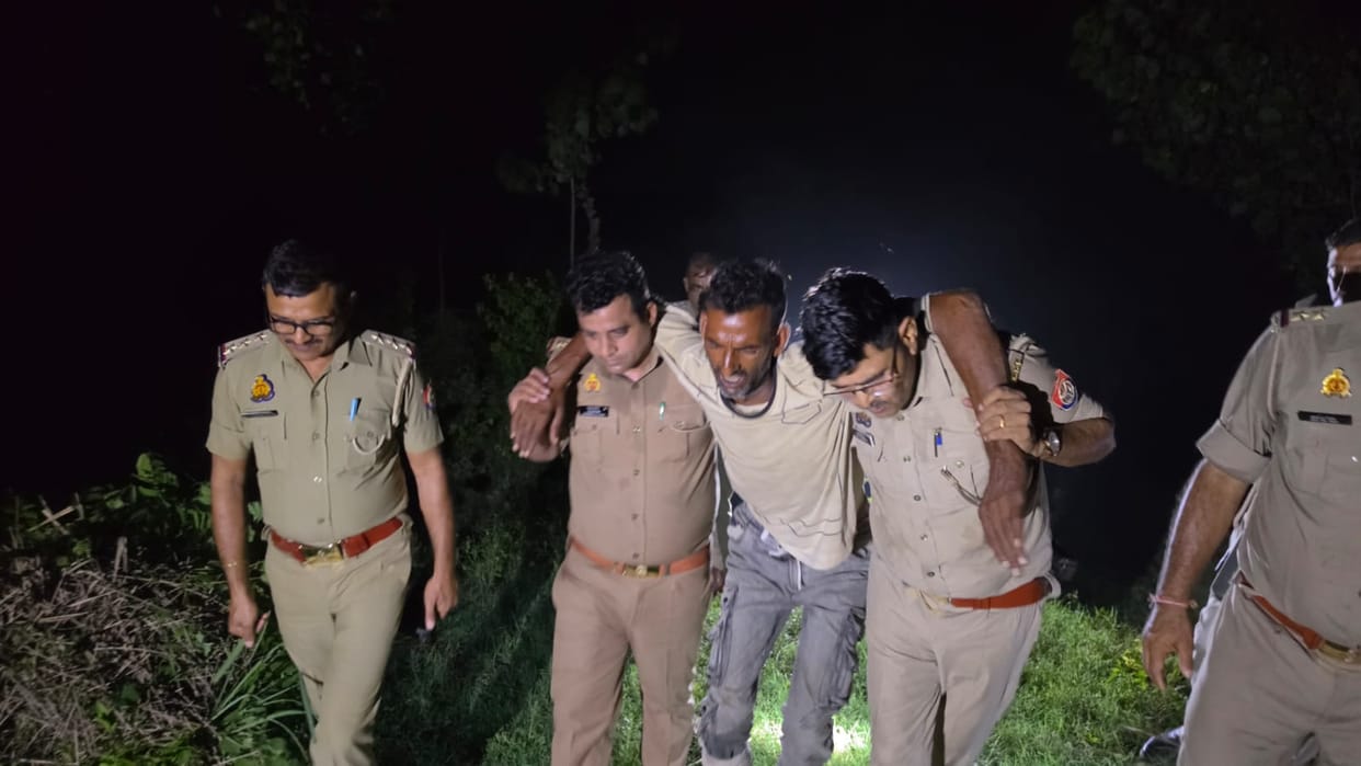Police Team Attacked in Saharanpur, Cow Slaughter Accused Injured in Encounter; Four Escape