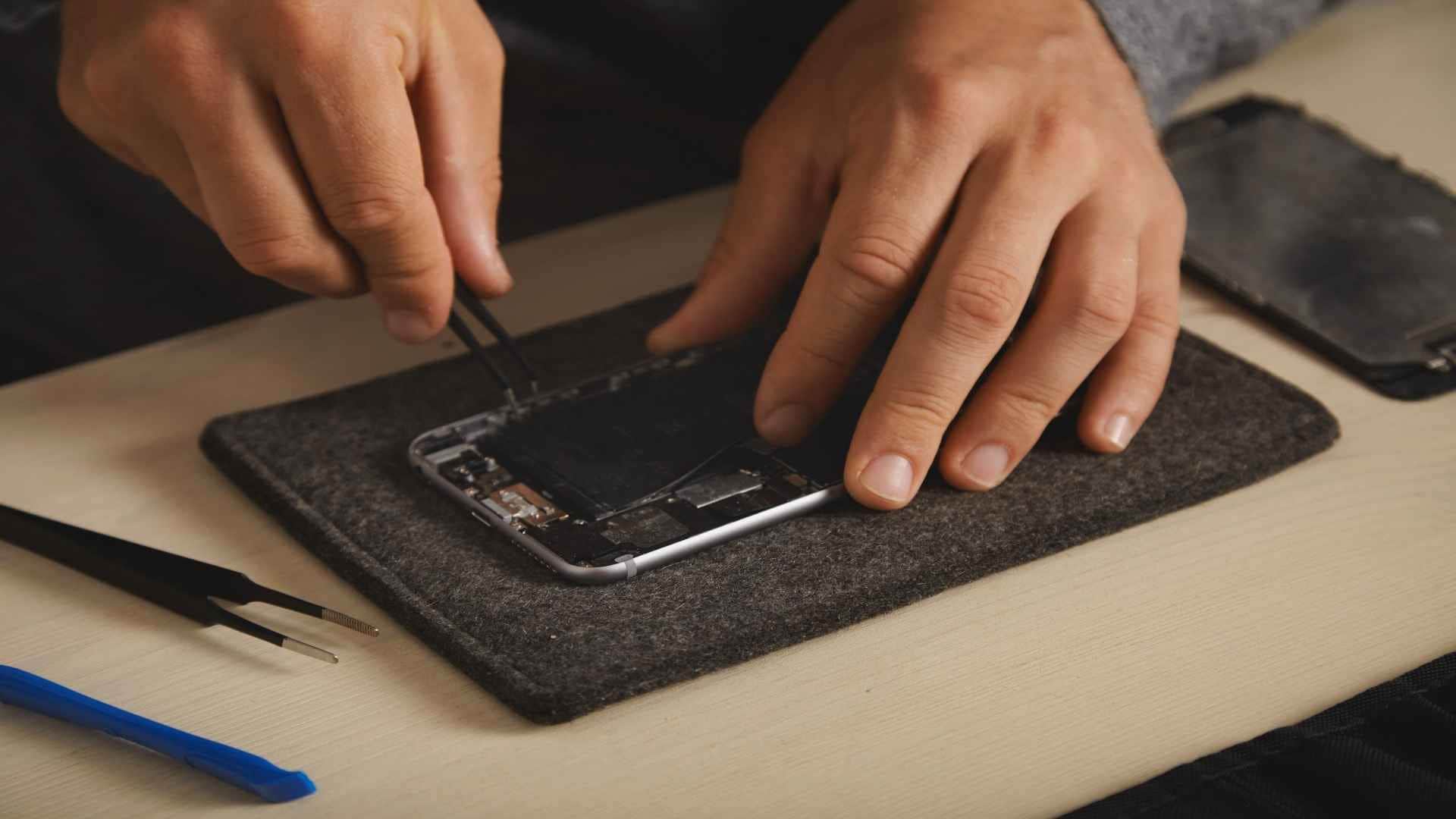 Old Smartphone Slowdown, Why Phones Start Hanging, How Fix