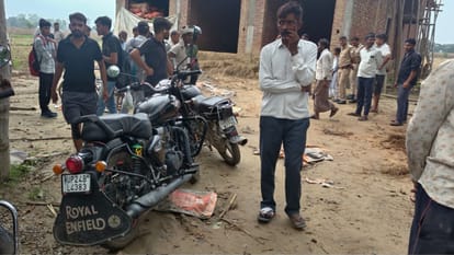मौके पर बुलेट बाइक छोड़कर भागा आरोपी