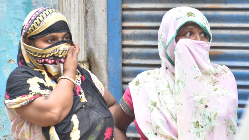 Triple murder in Prayagraj Incident occurs 100 meters from junction police vigilance under scrutiny again