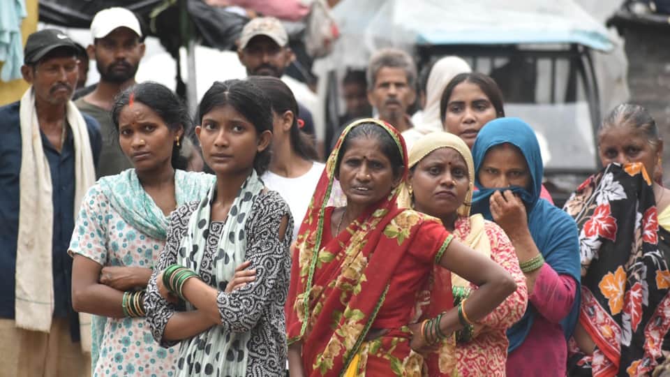 Prayagraj Triple murder Deaf-mute couple and woman killed in rented room suspected to struck with gas cylinder