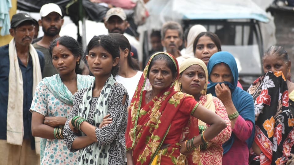 Triple murder in Prayagraj Incident occurs 100 meters from junction police vigilance under scrutiny again