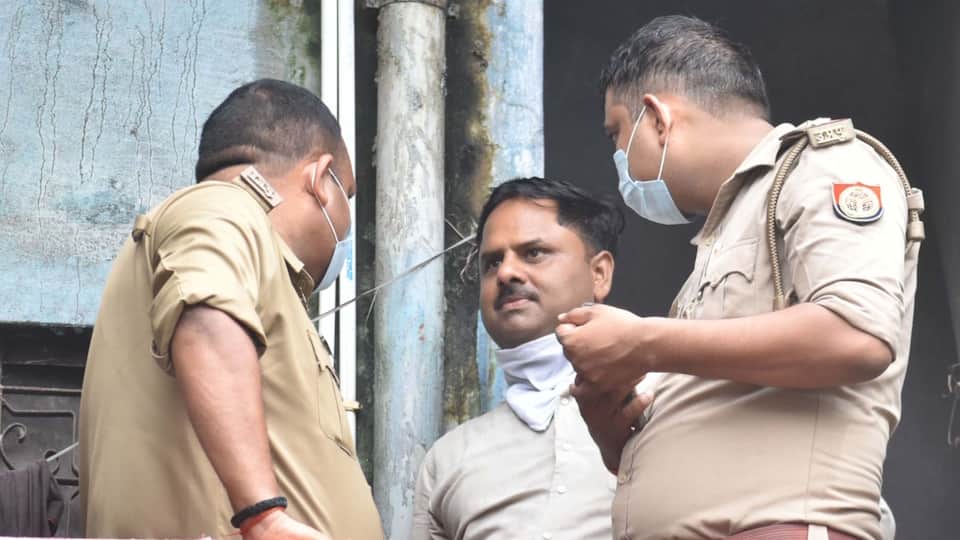 Triple murder in Prayagraj Incident occurs 100 meters from junction police vigilance under scrutiny again