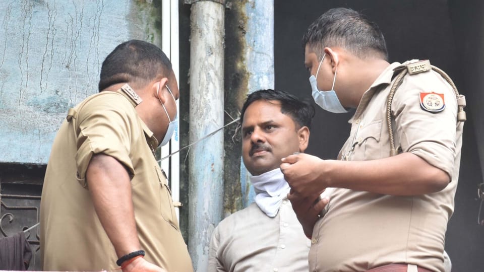 Triple murder in Prayagraj Incident occurs 100 meters from junction police vigilance under scrutiny again