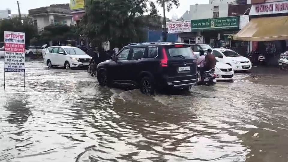 Rain brings relief from humidity in Punjab Mercury drops 1.9 degrees